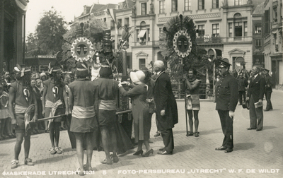 109454 Afbeelding van de maskerade-optocht ter gelegenheid van de viering van het 59e lustrum van de Utrechtse ...
